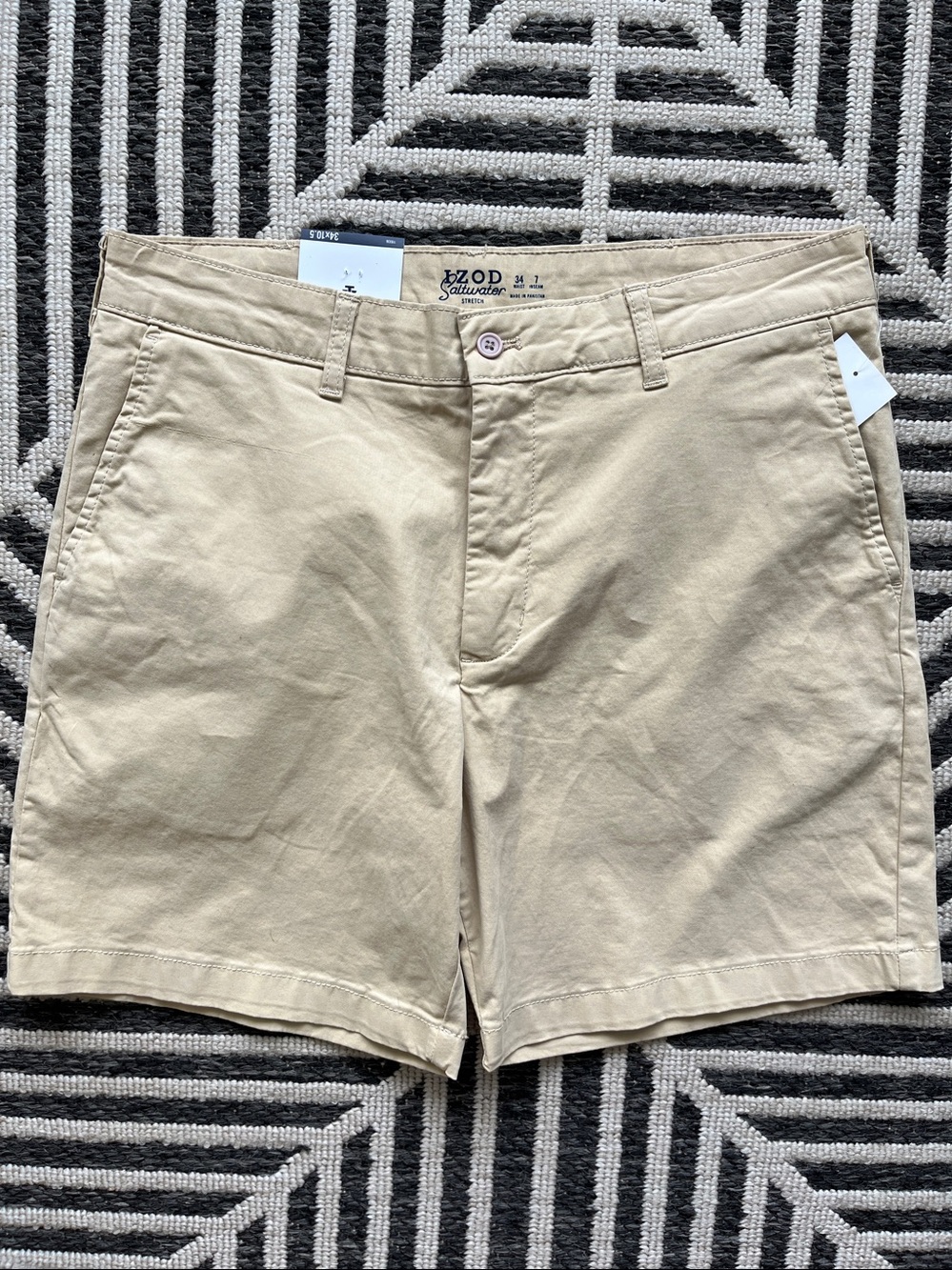 Izod Saltwater Men’s Classic Flat Front Chino Shorts in Tan {Size 34}